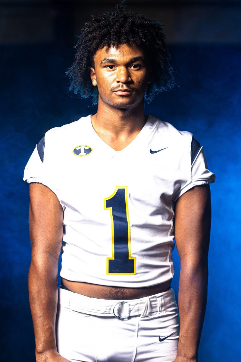 ‘26 WR Desmon Cunningham <a href="/Desmonbooge2026/">Desmon “BOOGE” Cunningham</a> 6’2” 200lbs Coaches check him out. #RecruitTroup <a href="/RecruitGeorgia/">Recruit Georgia</a> <a href="/_CoachMac_/">Connor McNamee</a> <a href="/CoachWalker1911/">Mario Walker</a> 
(Offers: <a href="/PointFootball/">Point University Football</a> <a href="/WarnerUFootball/">Warner Football</a> <a href="/HawksFootball/">Huntingdon Football</a> <a href="/nighthawksftbl/">TU Football</a> )
Stats:
- 30rec
- 278yds
- 3 TDs
- Basketball standout on top 10 team