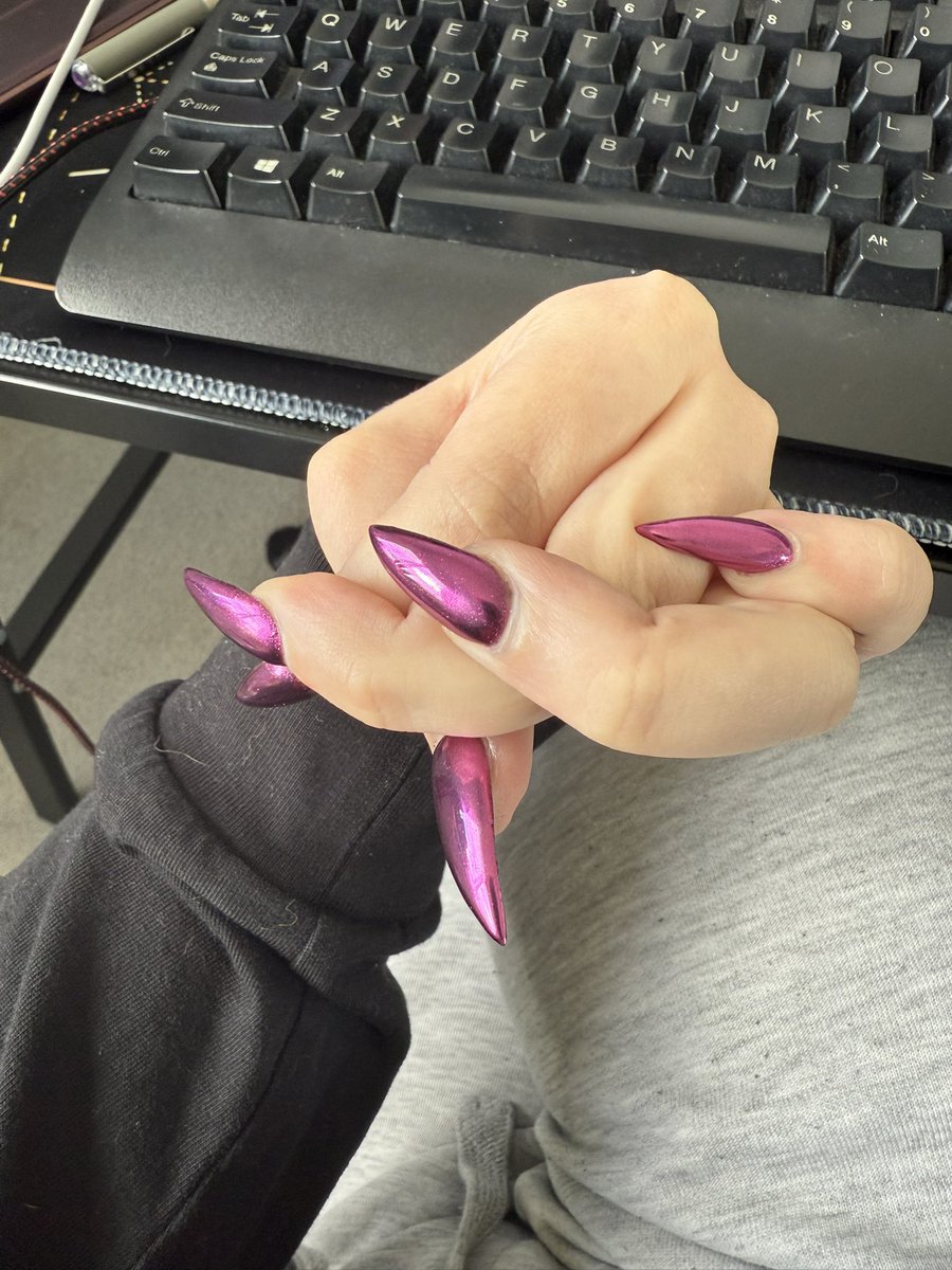 vx_pine's tweet image. Work told me to “shake and stretch my hands” 🫡