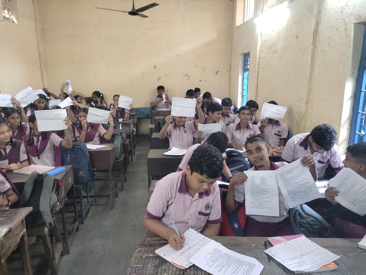 पूज्य गुरुदेव संत श्री आशारामजी बापूजी की पावन प्रेरणा से 18 नवंबर को  सकिनाका के मानव विकास विद्यालय में दिव्य प्रेरणा प्रकाश प्रतियोगिता परीक्षा सफलता पूर्वक संपन्न हुई, देखिए मनमोहक झलकियाँ।

इस दैवी सेवा में सहभागी सभी साधकों को खूब खूब साधुवाद।
#SantShriAsharamjiBapu #DPPP