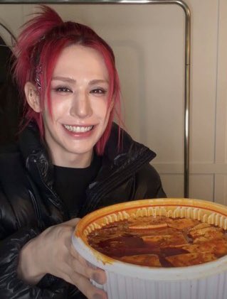 ruimeowzz's tweet image. they have so many thoughts 🩷