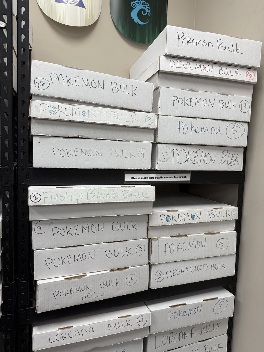 NDwacky's tweet photo. If a shop ever has sorted Pokemon bulk, it will earn a customer for life. I’m too lazy to dig through this to find N’s Darumaka lol

#PlayPokemon https://t.co/NbeJT59UWy