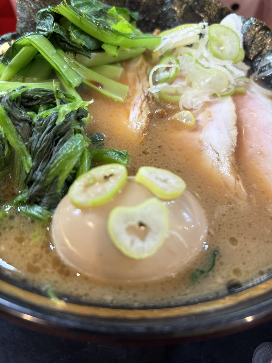 teruteruafu's tweet image. とらきち家光 
焼モモチャーシュー麺 小松菜
偶然🤣HIROさんみゃーさんなつ犬さん
同麺感謝(ㅅ´꒳` )です😍
ムチムチ焼モモ🔥🍑🥩
小松菜シャキシャキ🥬
超絶激うま- =͟͟͞͞ =͟͟͞͞ ᕙ(°∀°)ᕗｷﾀｰ‼️
ウルとら濃厚豚骨🐷🦴🍜🐯💛‼️
なんか🥩飛んでったみゃー🤣𐤔
至福の一杯🐯❤️‍🔥
ご馳走様でした‼️