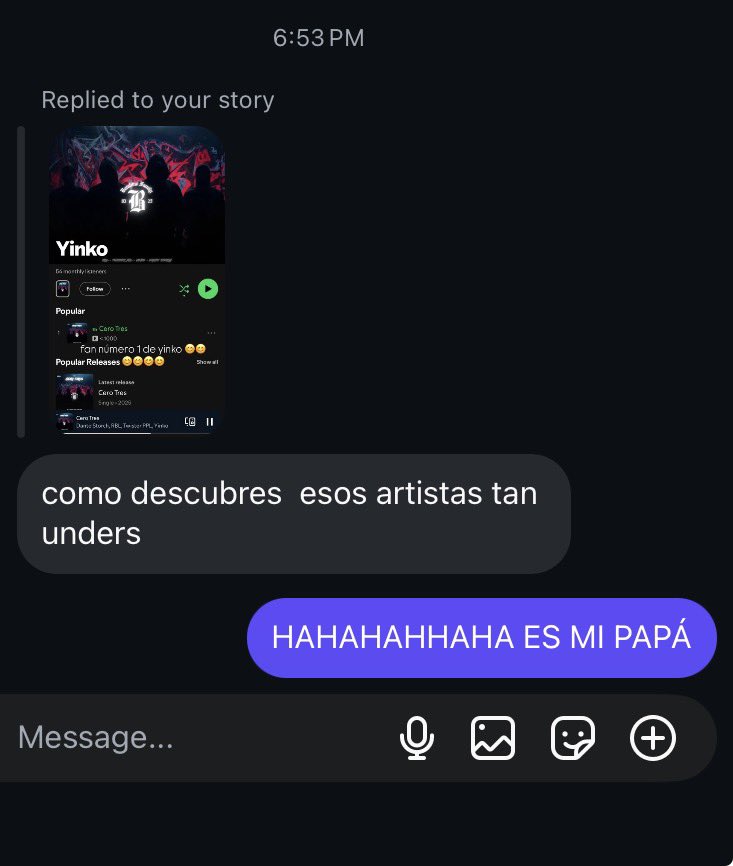 divineashty's tweet image. cuando el artista es tan under que es tu papá