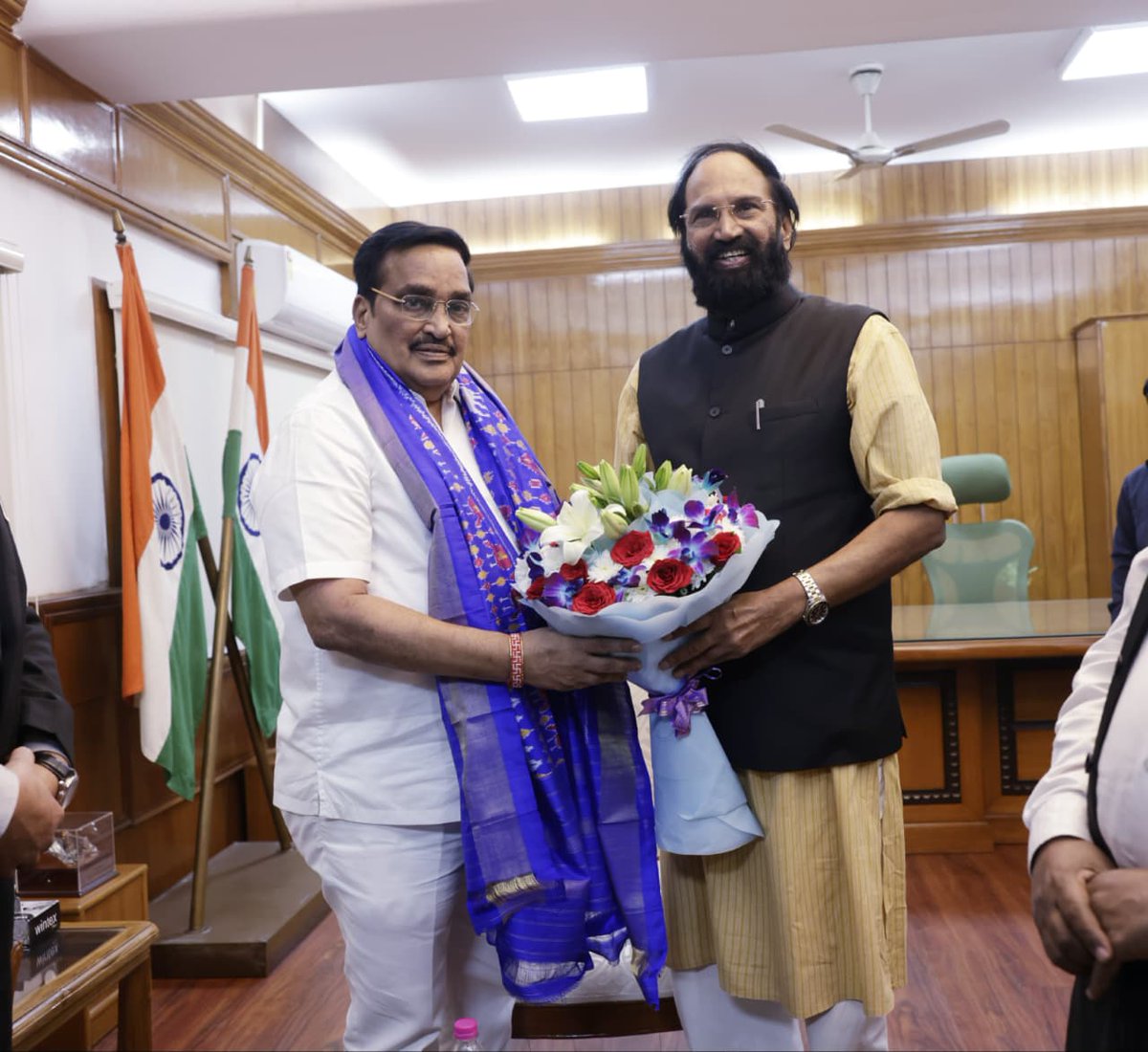 UttamINC's tweet image. Telangana pushes Centre to fast-track PRLIS, clear Sammakka Sarakka and halt Almatti expansion

•Uttam Kumar Reddy seeks urgent approvals, highlighting risks to Telangana’s assured water rights

Hyderabad, November 18: Telangana urged the Union Government to urgently expedite…