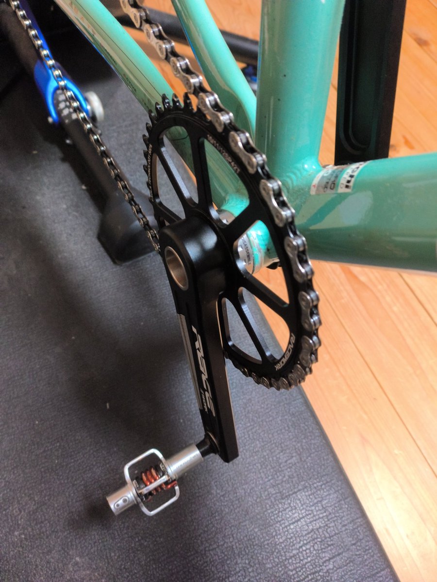 zerosum_'s tweet image. トレーナー専用バイクのシングルスピード化完了
これで掃除するときも楽だし、パーツサプライのためにわざわざスプロケを買わなくても良くなった