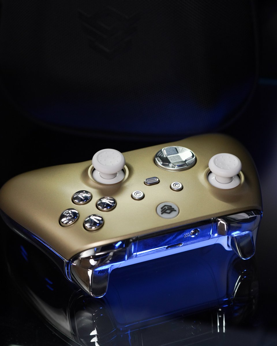 HexController's tweet image. Powered by 4 remappable back buttons and trigger stops, built for speed and precision in FPS gameplay.