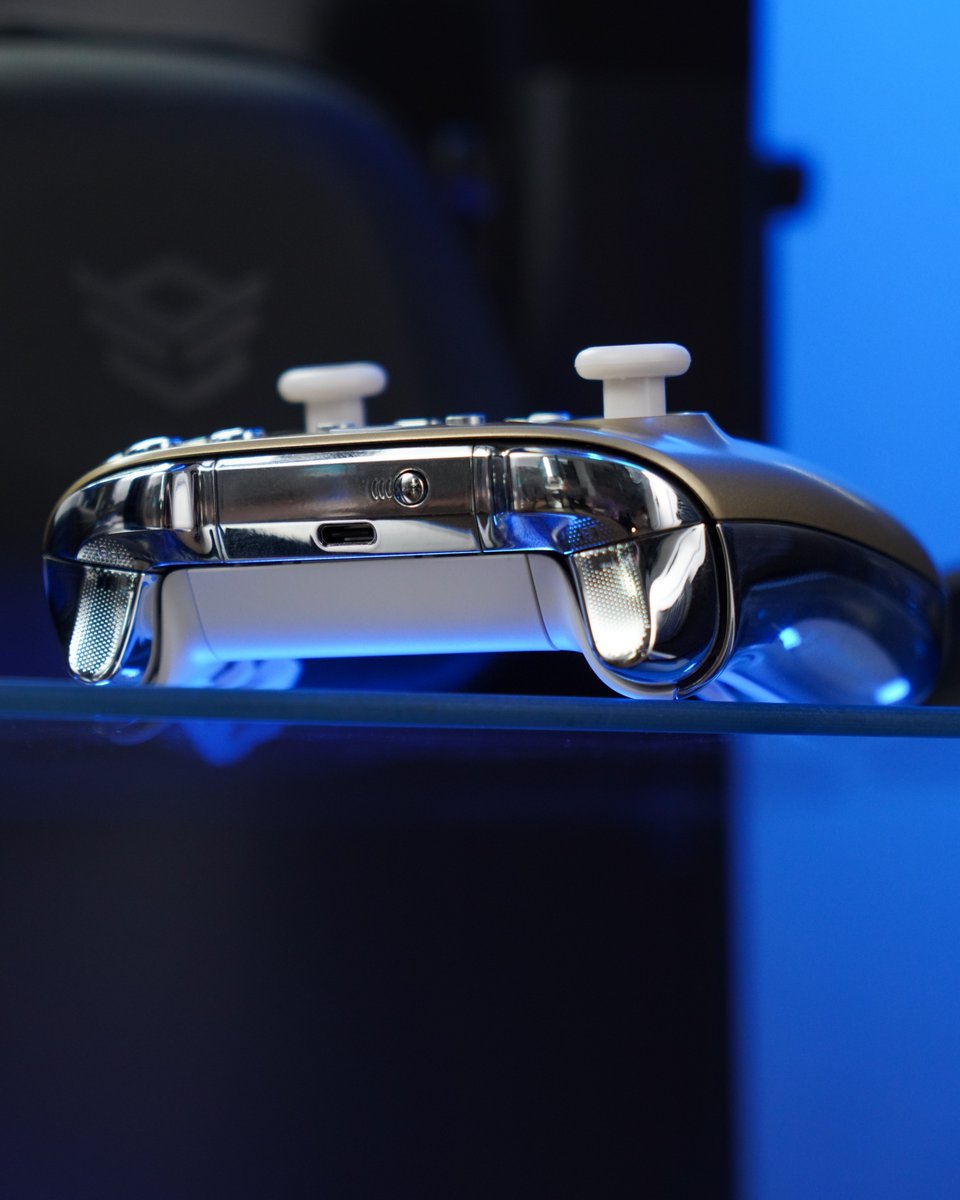 HexController's tweet image. Powered by 4 remappable back buttons and trigger stops, built for speed and precision in FPS gameplay.