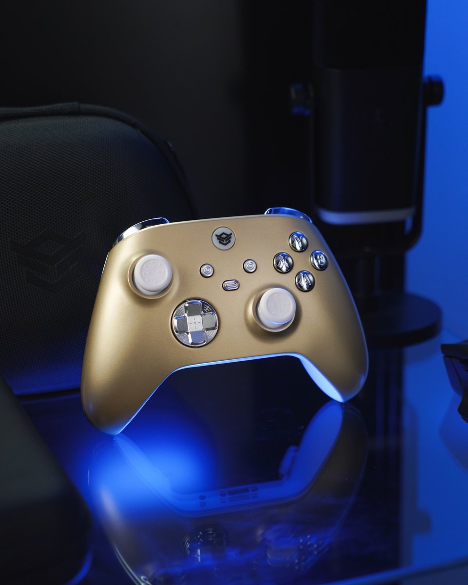 HexController's tweet image. Powered by 4 remappable back buttons and trigger stops, built for speed and precision in FPS gameplay.