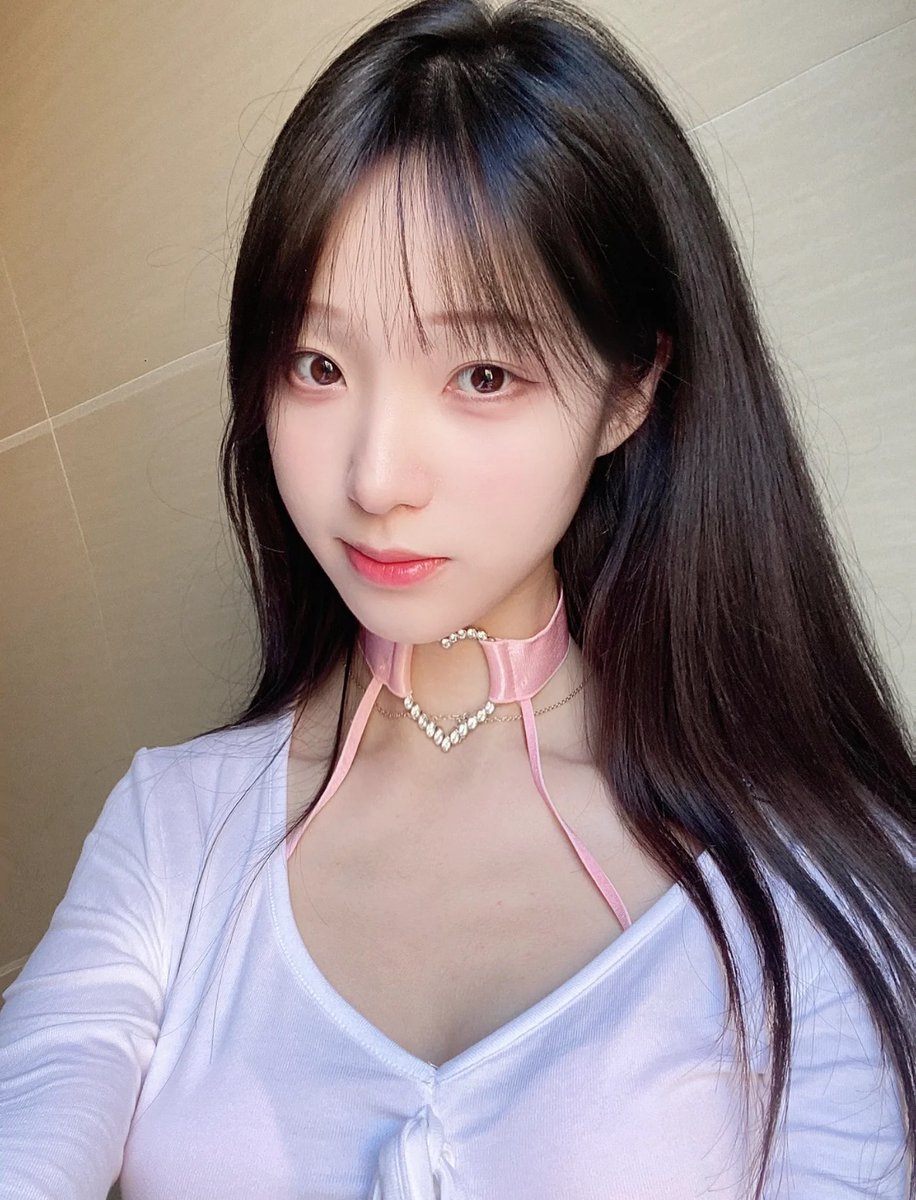 yangxiaoyang999's tweet photo. 谁懂我脖子上项圈的意义？答对有奖
#反差 #女神 https://t.co/xeeHuALMBo