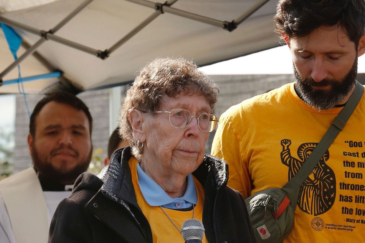 BlockClubCHI's tweet image. Sister JoAnn Persch, a trailblazer of the Chicago immigrant rights movement and prominent activist, died at 91 after devoting 73 years of her life to the Sisters of Mercy. blockclubchi.co/445Fp4c