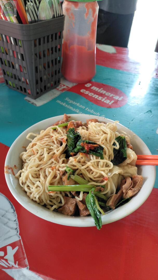 tanyarlfes's tweet photo. 💚 hidup ini pahit, untung ada mie ayam. Met maem guys🥰✨ https://t.co/z1oEccqOJd