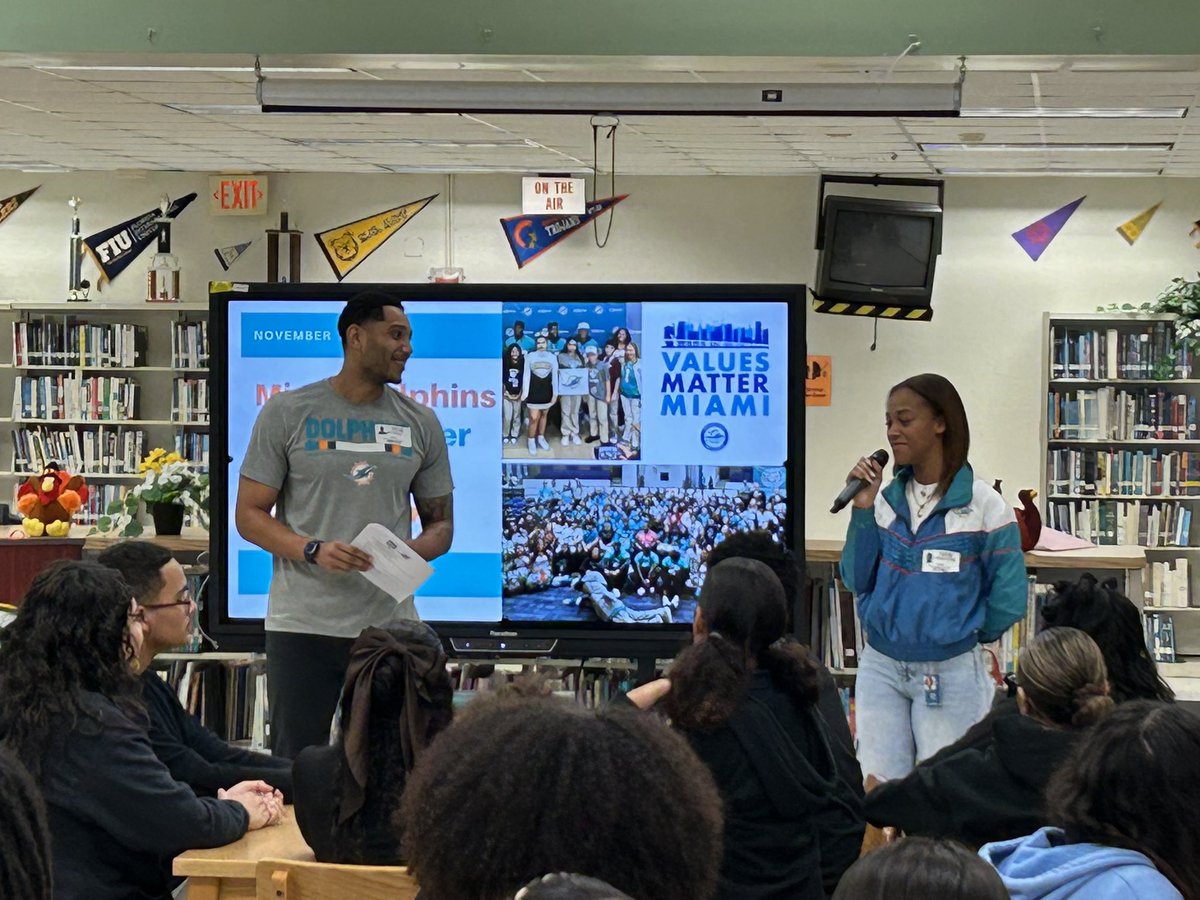📣 Shout out to 11th grader, Genesis Garcia-Sierra, for winning the #ValuesMatterMiami Cleat Design Contest!! Thanks <a href="/MJSeniorHigh/">Miami Jackson Senior High</a>, <a href="/MiamiDolphins/">Miami Dolphins</a> &amp; player Dee Eskridge who will wear the design at an NFL game as part of the “My Cause My Cleats” Initiative!! 💙#YourBestChoiceMDCPS