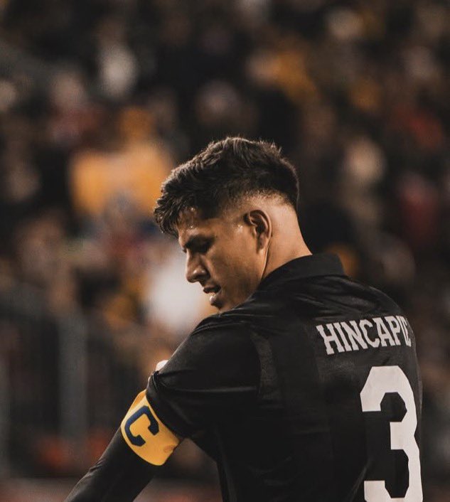 تحياتي للقائد اللي كان بيلعب عالواقف ومدي الماتش قيمته الحقيقيه وراح رفه عن نفسه شويه مع أهله وأصحابه وهيرجعلنا بالسلامة يرتاح شويه من السفر ويمسك أساسي

مش زي الجربوع البرازيلي شهيد الوديات اللي رايح يلعب وهو مش جاهز بدنيا لا وبيفتح سبرينت فكوره ملهاش اي قيمه وراح ضحيه العبط دا