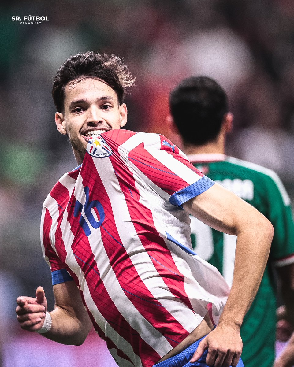 Qué foto, amigos: Damián Bobadilla celebrando su PRIMER GOL OFICIAL con la camiseta de la Selección Paraguaya. Un chico que viene jugando a un nivel altísimo y que merece pegar el salto en su carrera deportiva.

👏🏻🇵🇾 Un mediocampista completísimo.
