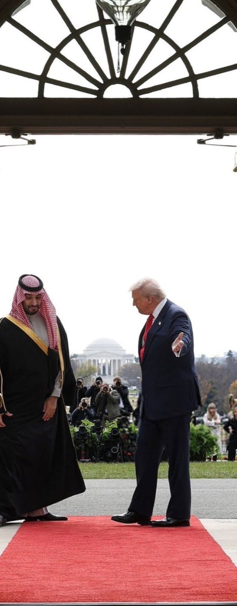 لا جاء محمد خلعنا الباب من ساسه
قـد كـااااان جـده بـلا بيبان حاكـمها
 #محمد_بن_سلمان_في_واشنطن