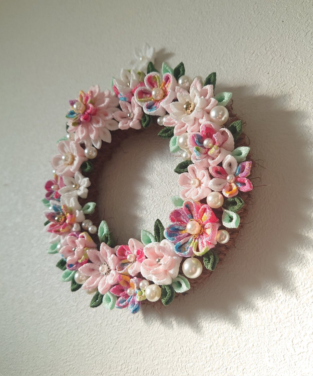 昨日の一枚📸 西日さすリース💞 #つまみ細工