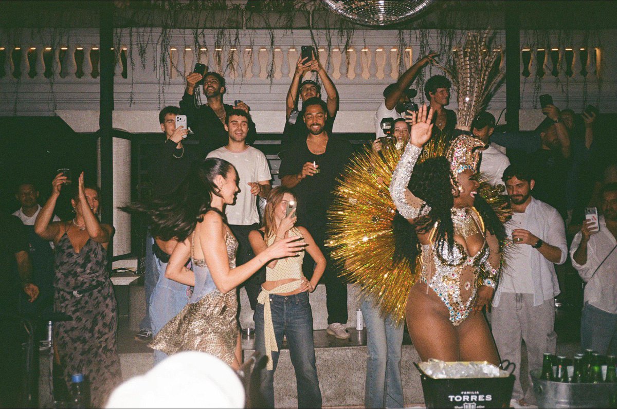 dlipahungary's tweet image. 📸 | Film pictures of @DUALIPA at her prívate event in São Paulo a few days ago! (Via @dualipabrasil)