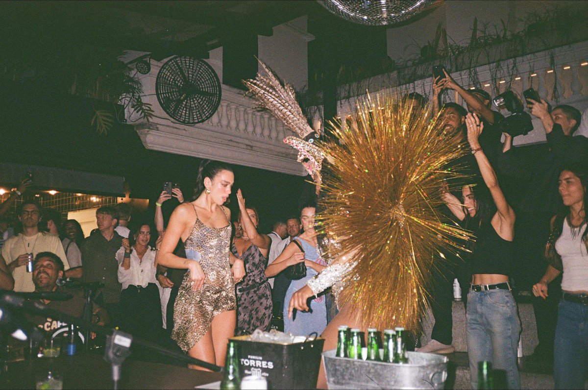 dlipahungary's tweet image. 📸 | Film pictures of @DUALIPA at her prívate event in São Paulo a few days ago! (Via @dualipabrasil)