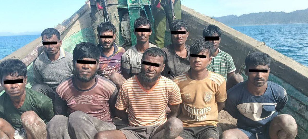 Arakaninews24's tweet image. Rakhine Coast Guard Detains 16 Bangladeshi Fishermen for Illegal Entry and Fishing in Maungdaw Waters.

Date: 18/11/2025
#ArakanRohingyaArmy #BorderIncidents #SecurityUpdate #MaritimeSecurity #ADWReports

Photo: Internet