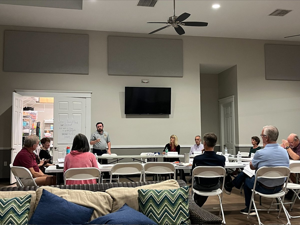 TwilaForHouston's tweet image. The At-Large 3 Team represented me at two community meetings this evening. At the Citywide PIP meeting, HPD highlighted holiday safety awareness. Sergeant Tracy Hicks shared seasonal safety strategies, Chief Noe Diaz spoke about the importance of community involvement and…