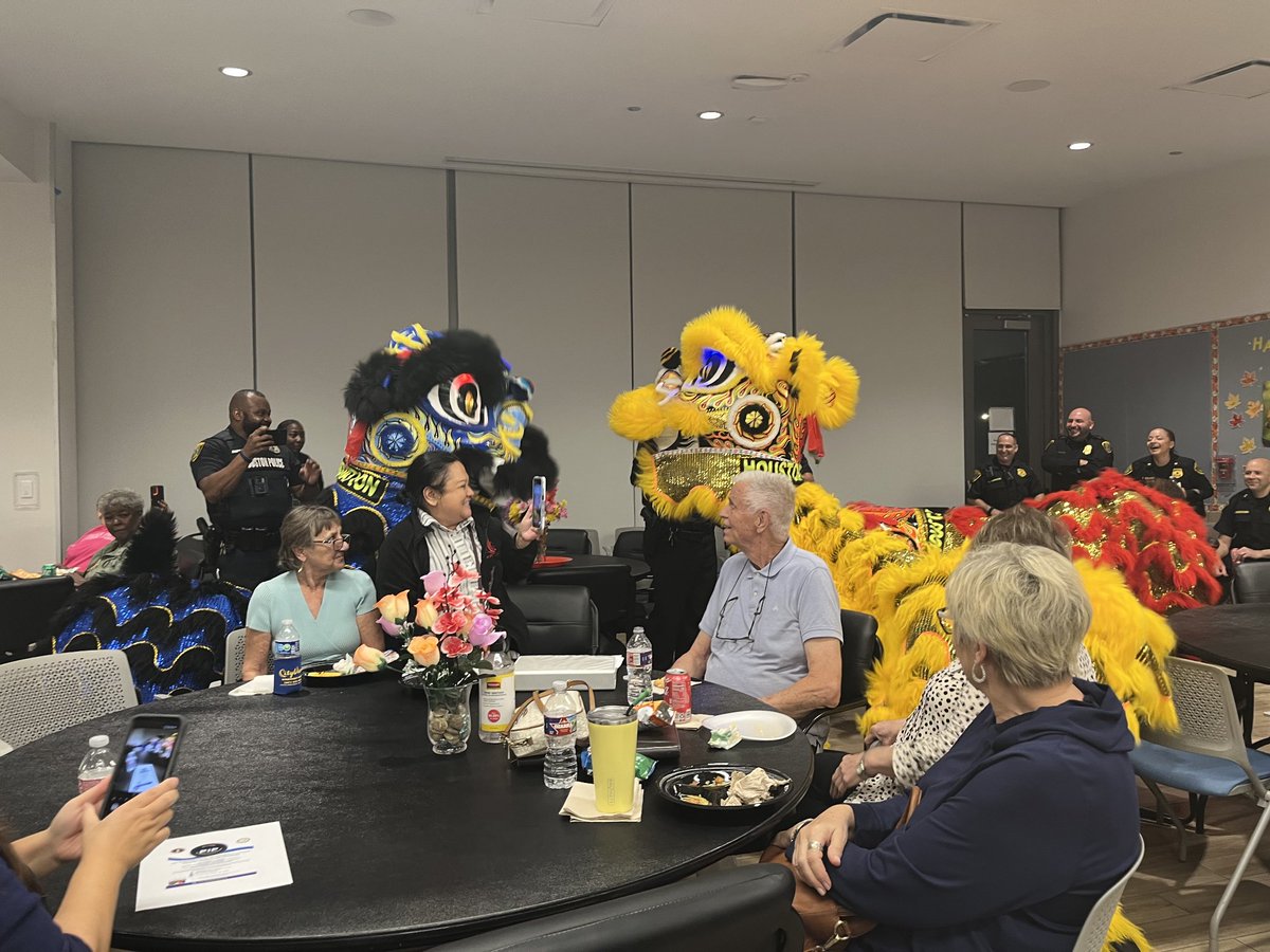 TwilaForHouston's tweet image. The At-Large 3 Team represented me at two community meetings this evening. At the Citywide PIP meeting, HPD highlighted holiday safety awareness. Sergeant Tracy Hicks shared seasonal safety strategies, Chief Noe Diaz spoke about the importance of community involvement and…