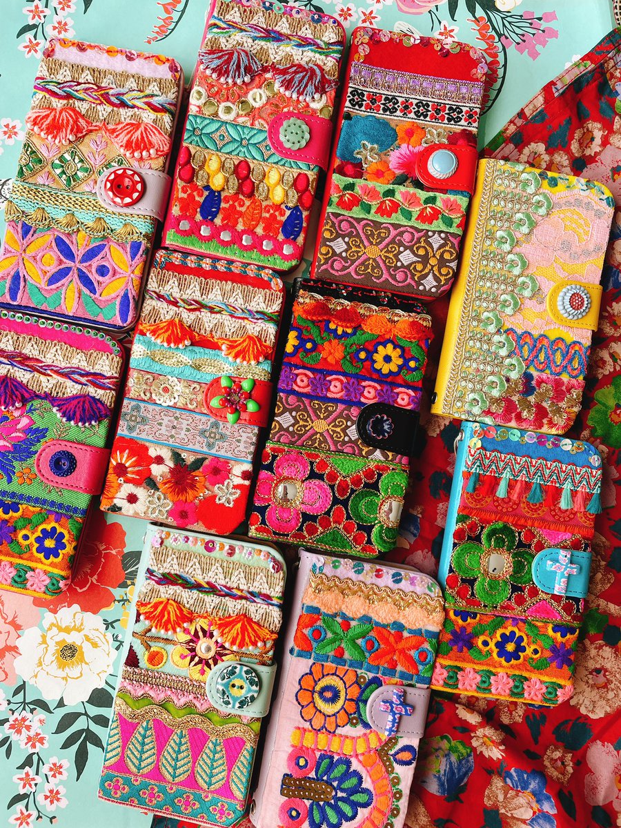 Akarilo1's tweet image. スマホケースとストラップ。
カラフル最高！
大好きな写真です。

▼minne
minne.com/@akaringo-a

▼creema
creema.jp/c/akarilo/item… 

#iPhoneケース 
#androidケース