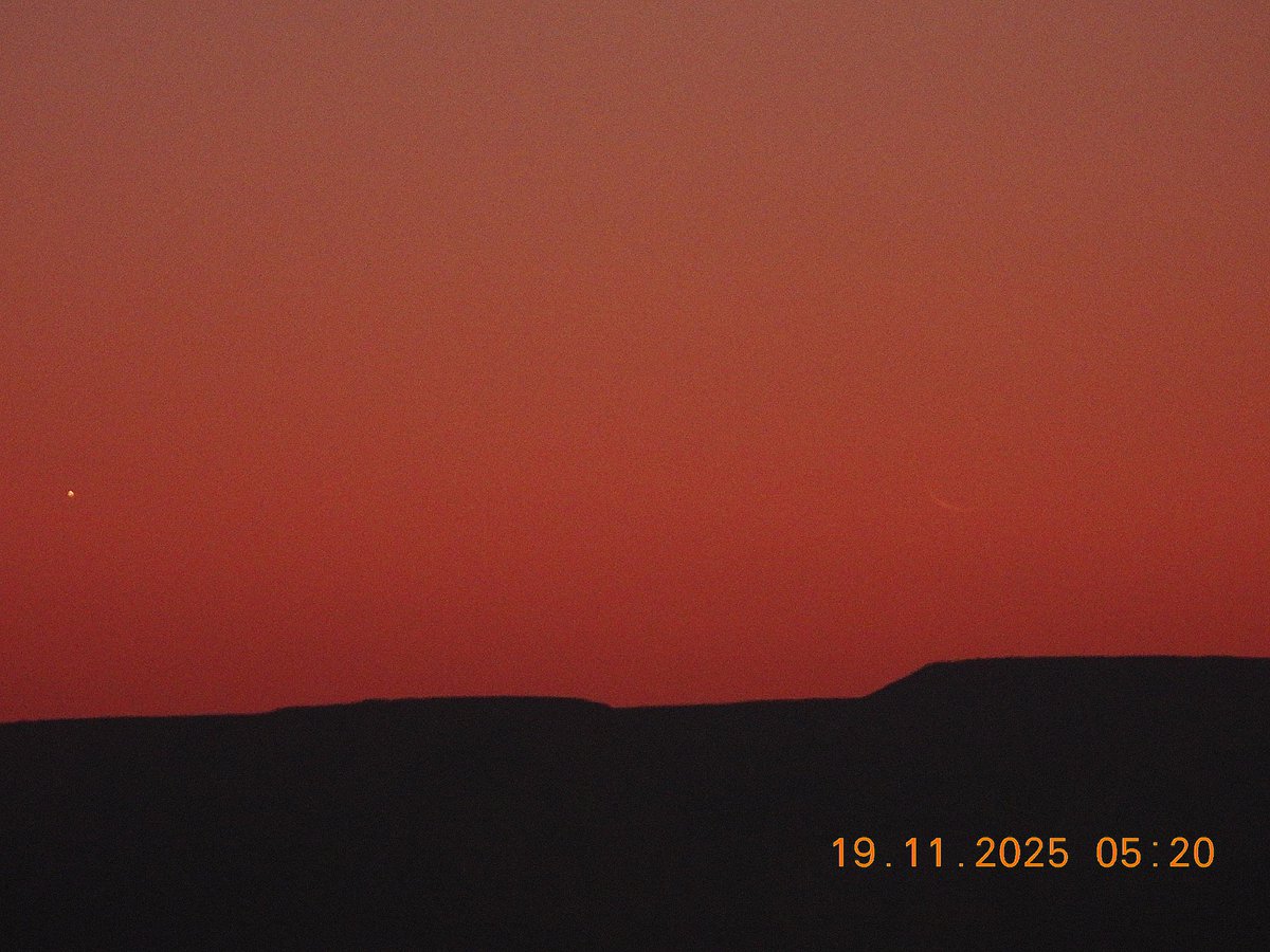 abdullh7755's tweet image. الهلال الآخير مع كوكب الزهرة