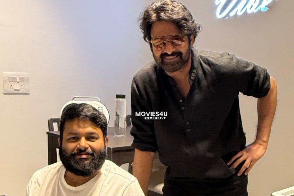 Movies4u_Officl's tweet image. #TheRajaSaab Album 🥳😉👑🎶🔥

• Intro song 🥳🔥
• Duet song
• Mass song with three heroines
• Jathara song (Male &amp;amp; female versions)
• Theme song 

#Prabhas | #Thaman