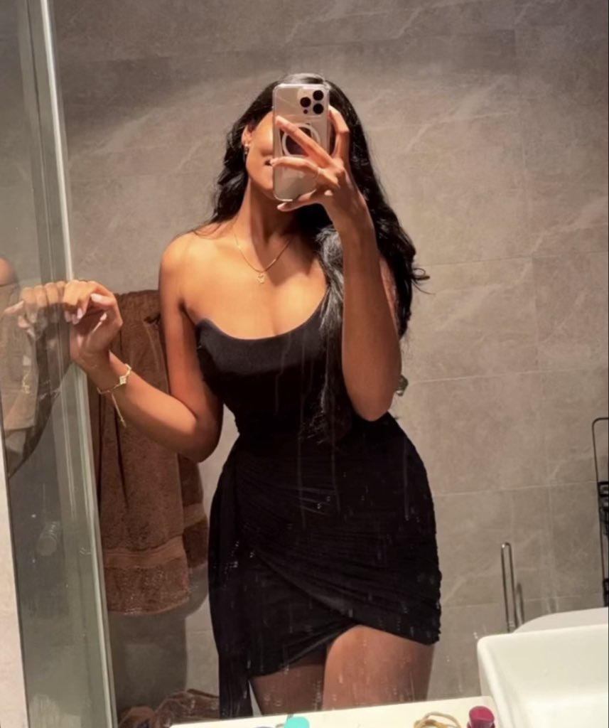 sha_vinii's tweet image. Ignore the dirty mirror