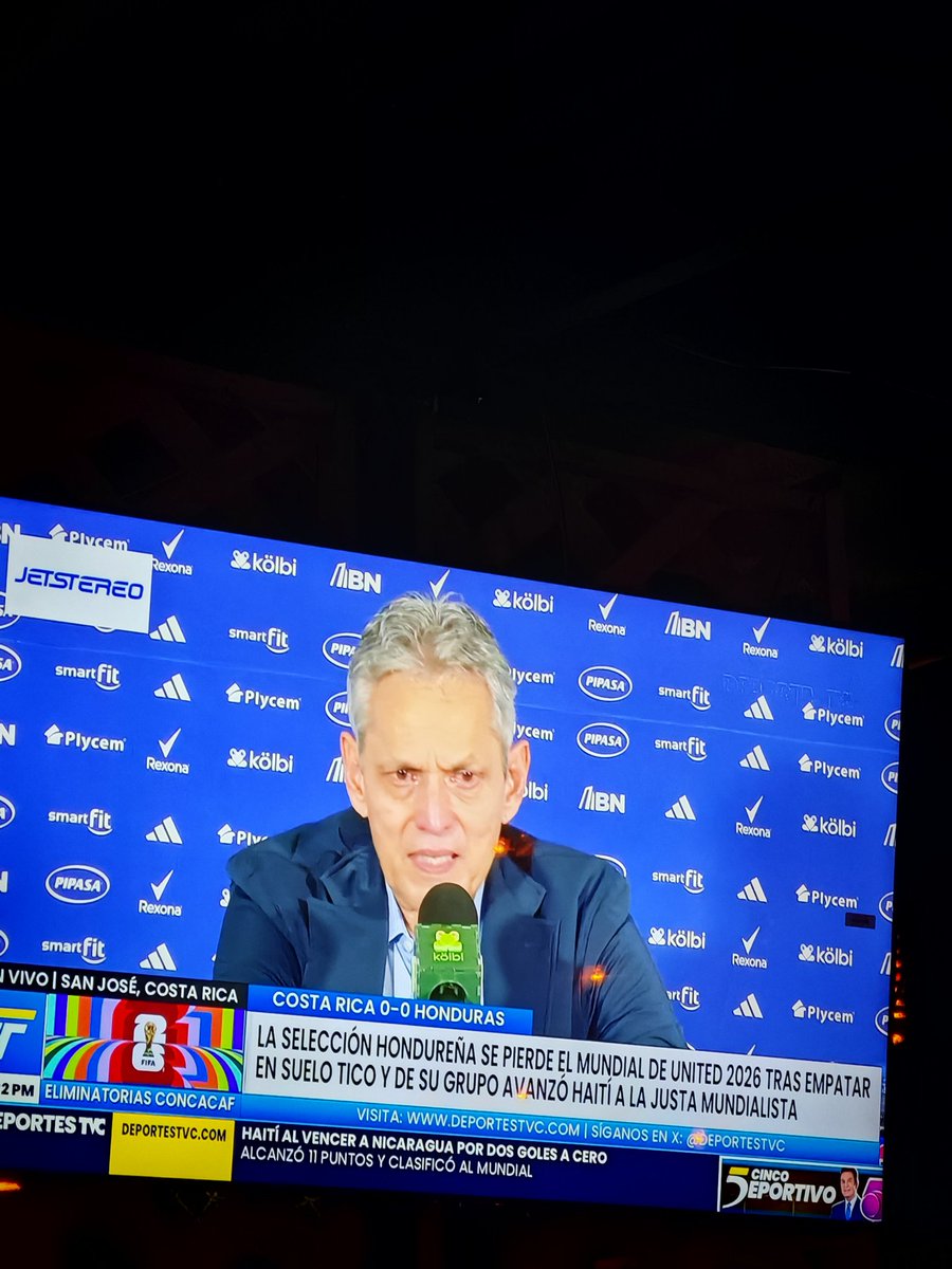 David_Rivas15's tweet photo. No se ni que decirle al profe la verdad, con esos jugadores basuras, falta de huevos que tiene! https://t.co/xqxXjSqwdf