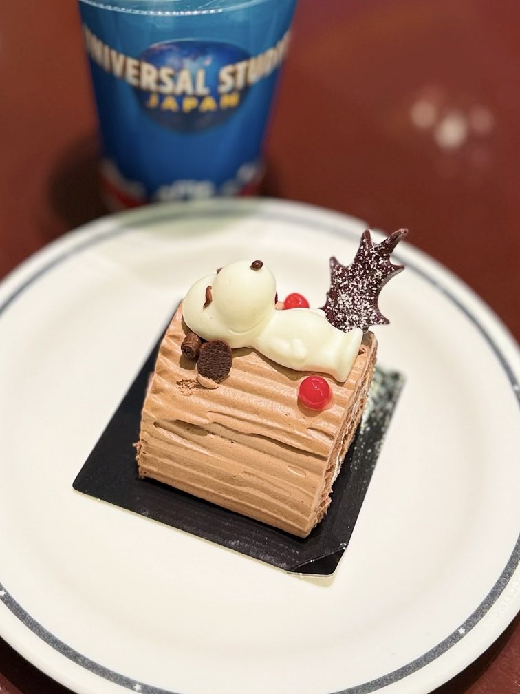 ブッシュ・ド・ノエル ～ショコラ＆マロン～ 激カワスヌーピーのケーキ