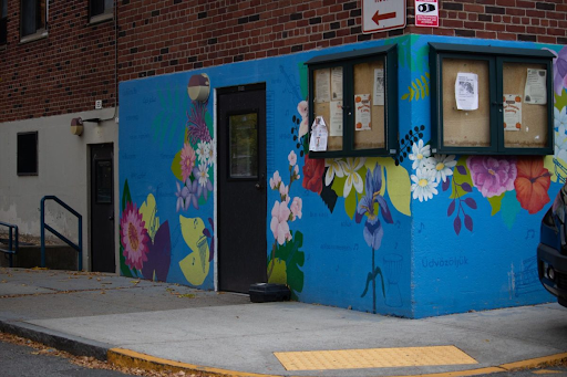 DFPfeatures's tweet image. When November’s Supplemental Nutrition Assistance Program benefits were cut for more than 2,500 Brookline residents, local food organizations faced the daunting task of filling the need for affordable and accessible food.
dailyfreepress.com/11/18/00/21644…