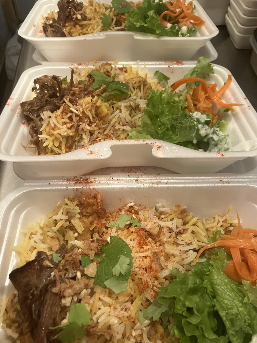 11/19 水曜日

本日もお待ちしております。

12:00〜17:00
ビリヤニ🇮🇳弁当も🍱
カオマンガイ🐦🇹🇭弁当も🍱
ポークジンジャーのジョー🐷🍳
納豆ドライキーマカレー🍛
皮から手作り水餃子🥟
日本酒🍶
ナチュラルワイン🍷
スパイスフルーツハイボール🍊
スペシャリティ珈琲☕️
抹茶のバスクチーズケーキ🍵🧀