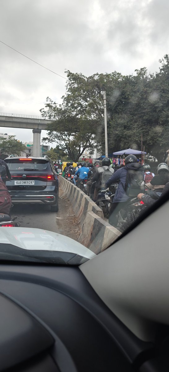 ppbharath's tweet photo. Unwanted traffic chaos caused by a few who choose not to follow the rules. Requesting @blrcitytraffic 

Location: KR Puram underpass ITI to Whitefield near Depo 24 KR Pura

@blrcitytraffic @KRPURATRAFFIC 
@blrtrafficwatch 
@DriveSmart_IN https://t.co/4Hig0pmN1p