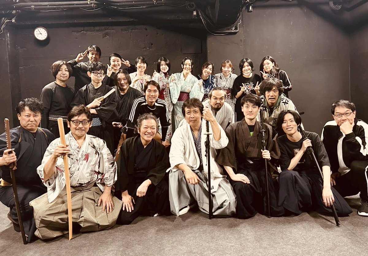 guwalinyaon's tweet image. 【チケット状況】

26(水)19時　完売御礼🩷
27(木)14時　○
　　　19時　◎オススメ
28(金)14時　◎オススメ
　　　19時　○
29(土)14時　完売御礼🩷
　　　19時　△お早めに
30(日)12時半△お早めに
　　　16時半 完売御礼🩷

グワィニャオン2025年本公演
「四番隊」
作・演出 西村太佑

#しばんたい