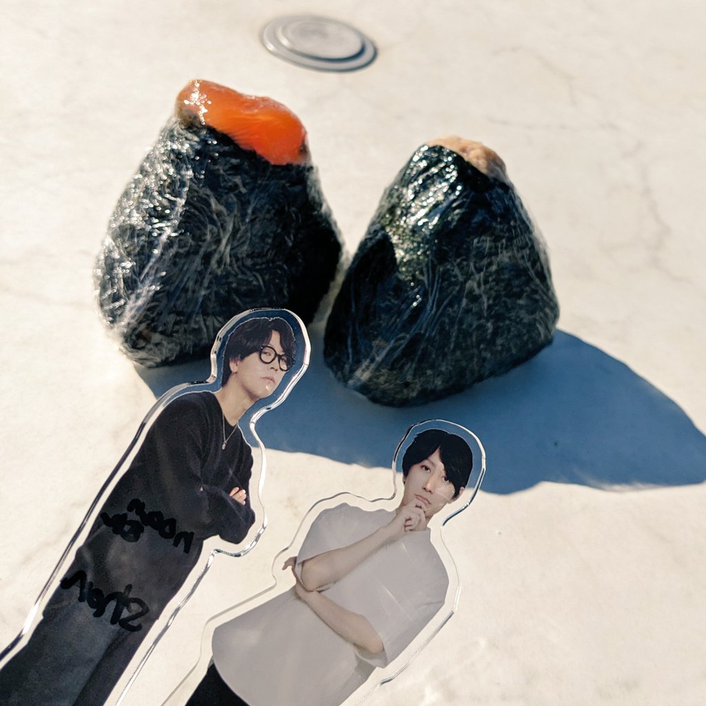 帰り道の常総道の駅…
この後ラーメンの予定？で食事はやめとこうと思いつつ…おにぎり見たら食べたくなり買ってしまった…つくば鶏と常陸牛…ｳﾏｳﾏ
今度お会いできるフォロワーさんに栗や芋のシャレオツ菓子買うつもりが…試食したご飯のお供がくっそ美味かったんで土産はおかずになりました…😇