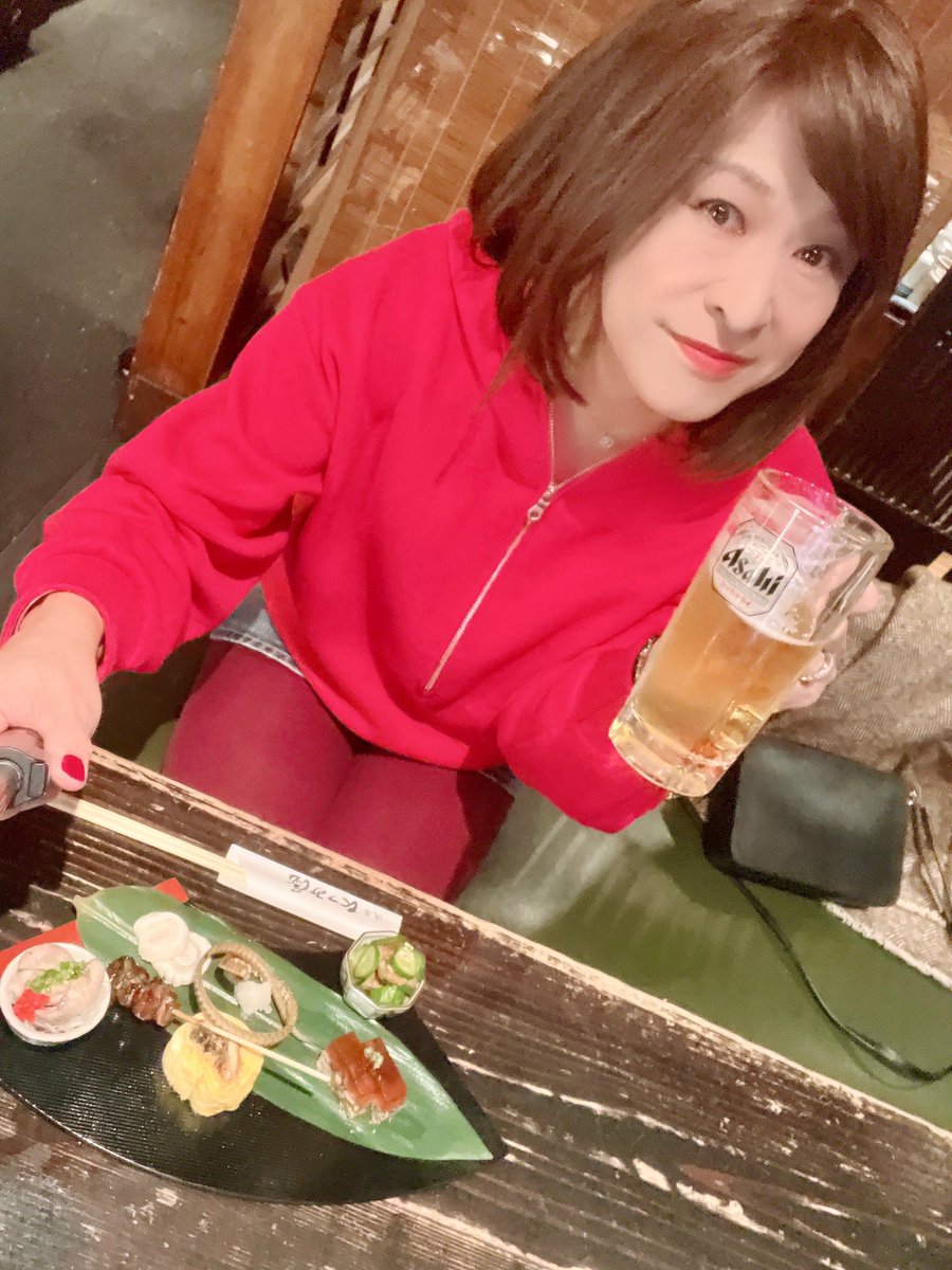 せっかくの
超ミニスカートも

鰻の珍味七種盛りと
🍺🍶が朝ごはんだなんて

やる事が
オッサンぽいのね😅💕