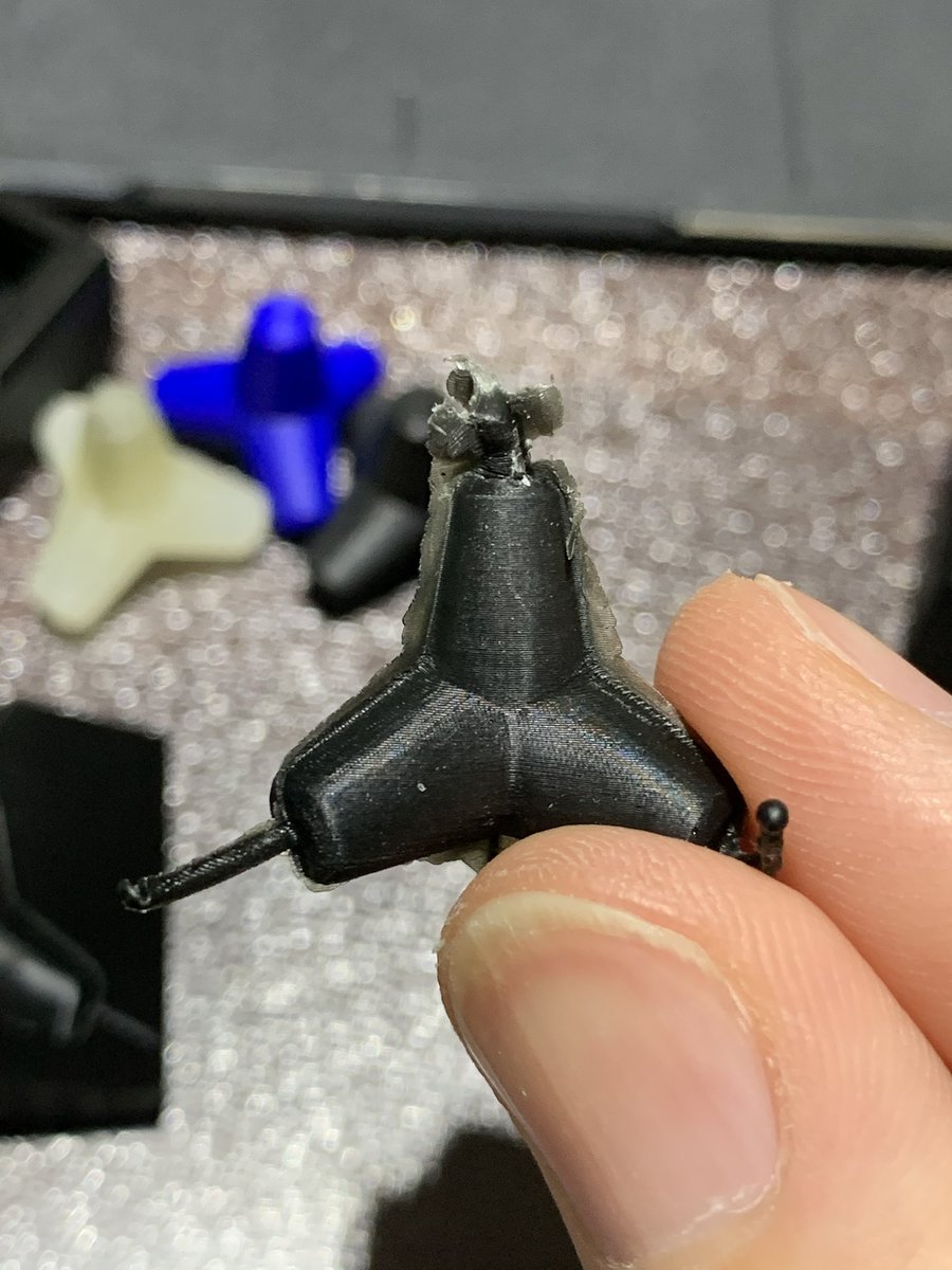 sat_chan_pe's tweet image. 懐かしい( ´ ▽ ` )
昔、3Dプリンターで金型できるかとテトラポッドで試したことある。射出はグルーガンw
消波ブロックの種類の多さと案外面倒な形してたと記憶してる。
#Adventurer3