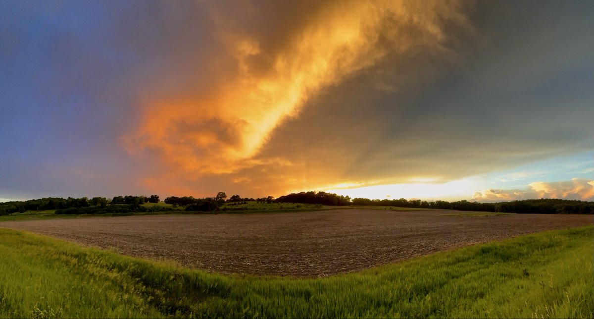 DMiller52325459's tweet image. You’re certainly welcome my friend 🙏🏻 you have some beautiful skies in Iowa as well though, this was outside of Winterset 😉