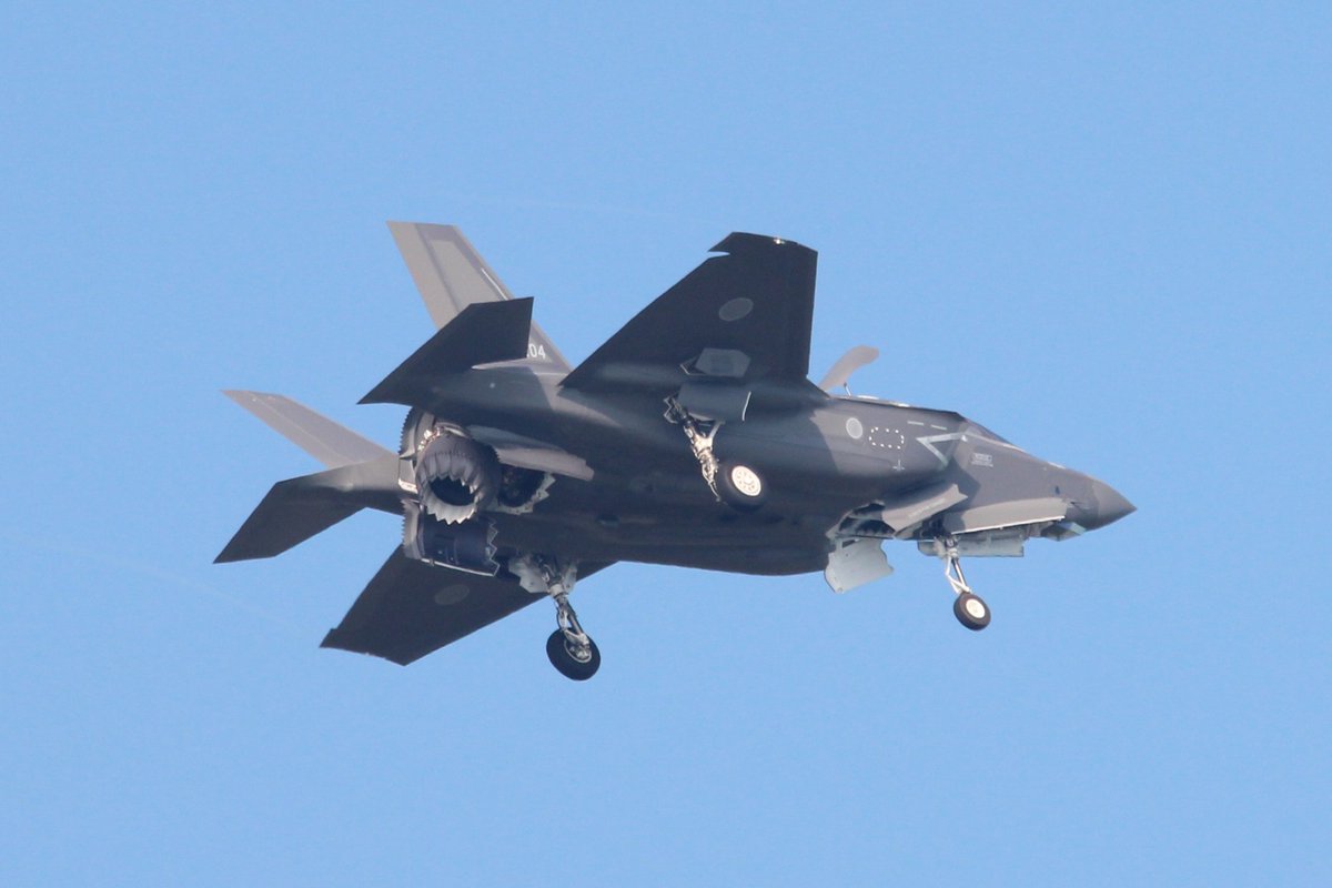 JeepVmax's tweet image. 昨日今日静かだ・・
土日と間違える😒

鼻水も止まらない😢

水曜日だったのであげとこ・・
Ｆ３５Ｂ
＃新田原