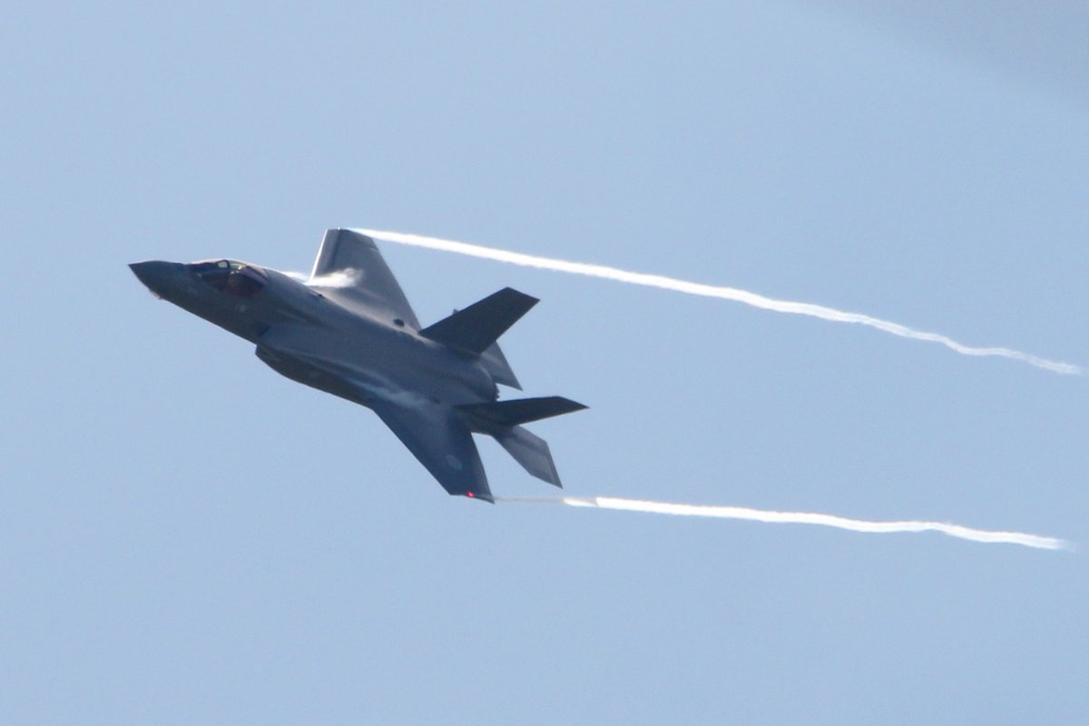 JeepVmax's tweet image. 昨日今日静かだ・・
土日と間違える😒

鼻水も止まらない😢

水曜日だったのであげとこ・・
Ｆ３５Ｂ
＃新田原