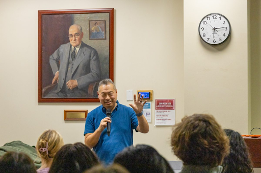 DFPfeatures's tweet image. The New York Times’ Director of Newsroom Career Programs Theodore Kim discussed the state of journalism amid artificial intelligence developments and offered advice to aspiring writers Thursday at a College of Communication event.
dailyfreepress.com/11/18/00/21634…