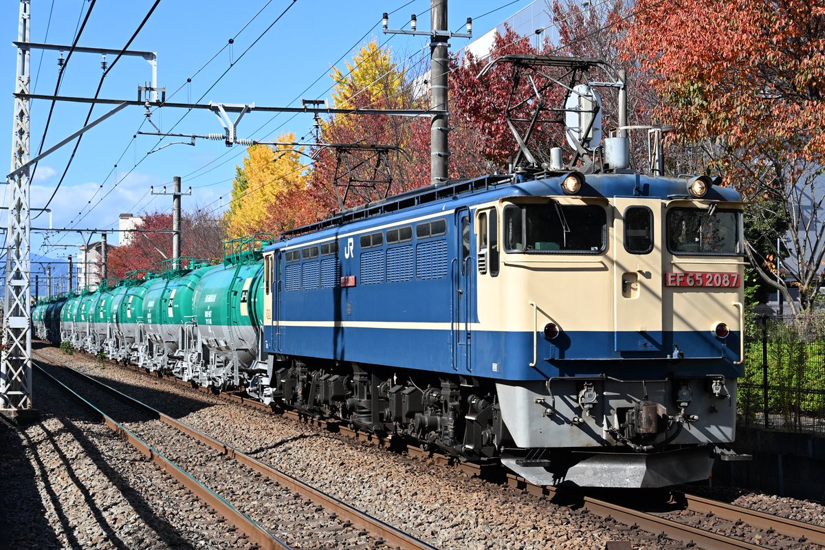 PF代走の8078ﾚを撮る機会が意外と早く訪れました でも快晴だと微妙