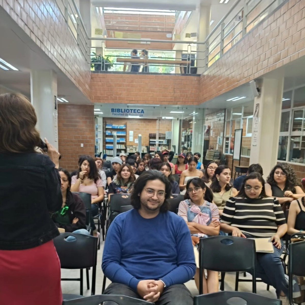 Pocas, muy pocas veces, me he sentido tan en casa, tan escuchada, como hoy con las alumnas y alumnos de la Facultad de Psicología de la UAEM. Fue una memorable primer presentación de Nuevas cartas a una joven feminista.