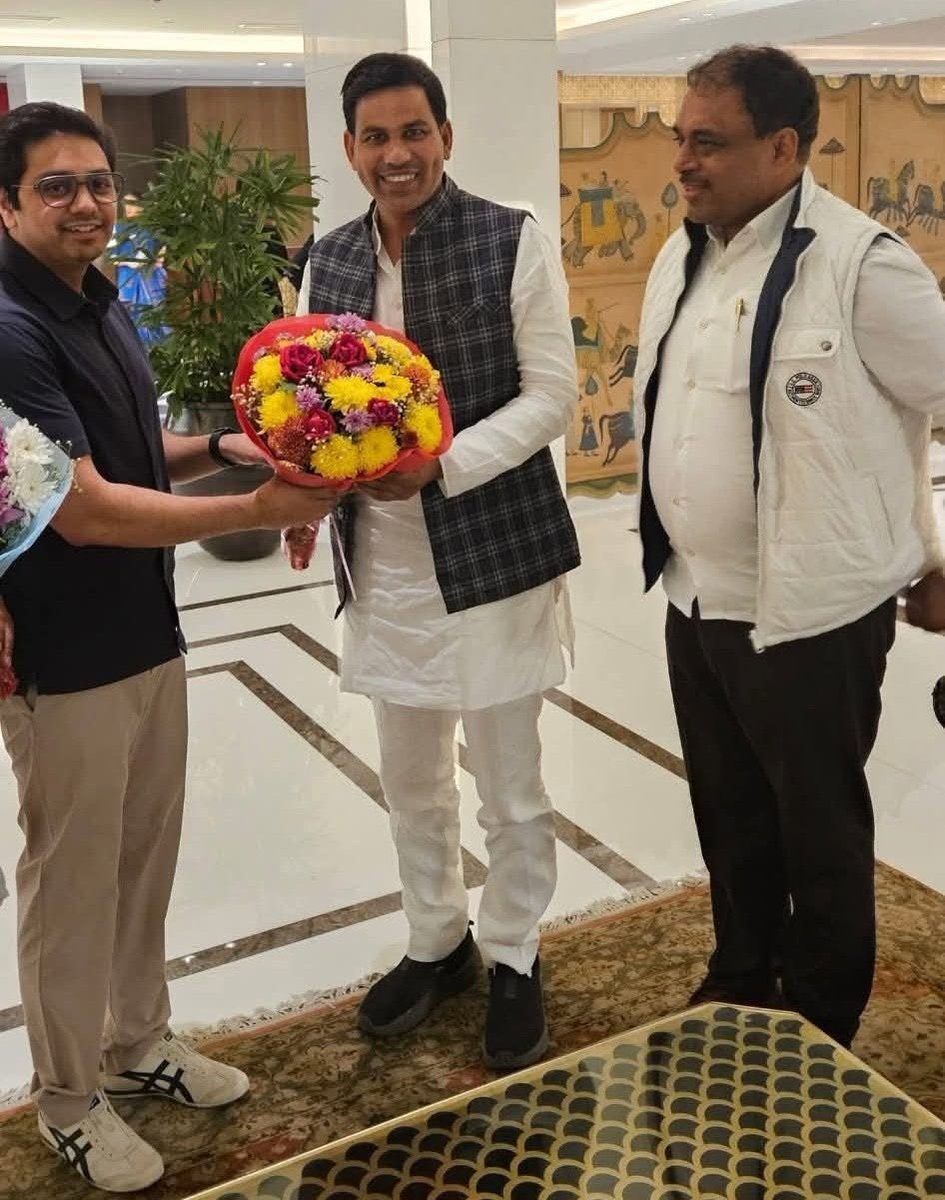 रामगढ़ विधानसभा सीट से विजयी #BSP प्रत्याशी श्री सतीश कुमार सिंह यादव ने बीएसपी राष्ट्रीय समन्वयक श्री आकाश आनंद जी से मुलाकात की।
  
यह मुलाकात बहुजन सशक्तिकरण और सामाजिक न्याय की आवाज़ को और मज़बूत करेगी।