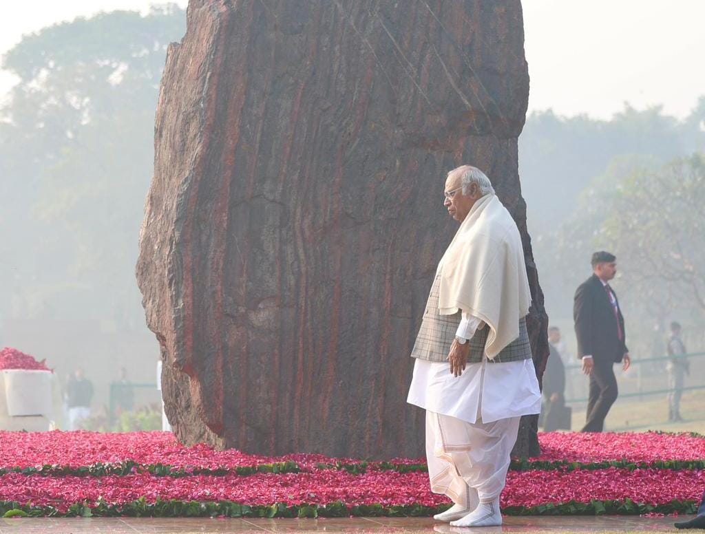 On her birth anniversary, Congress President Shri <a href="/kharge/">Mallikarjun Kharge</a> paid his humble tributes to India's former Prime Minister, the late Smt. Indira Gandhi ji at Shakti Sthal.

An epitome of resilience and determination, Indira ji led the nation through defining moments—from propelling the