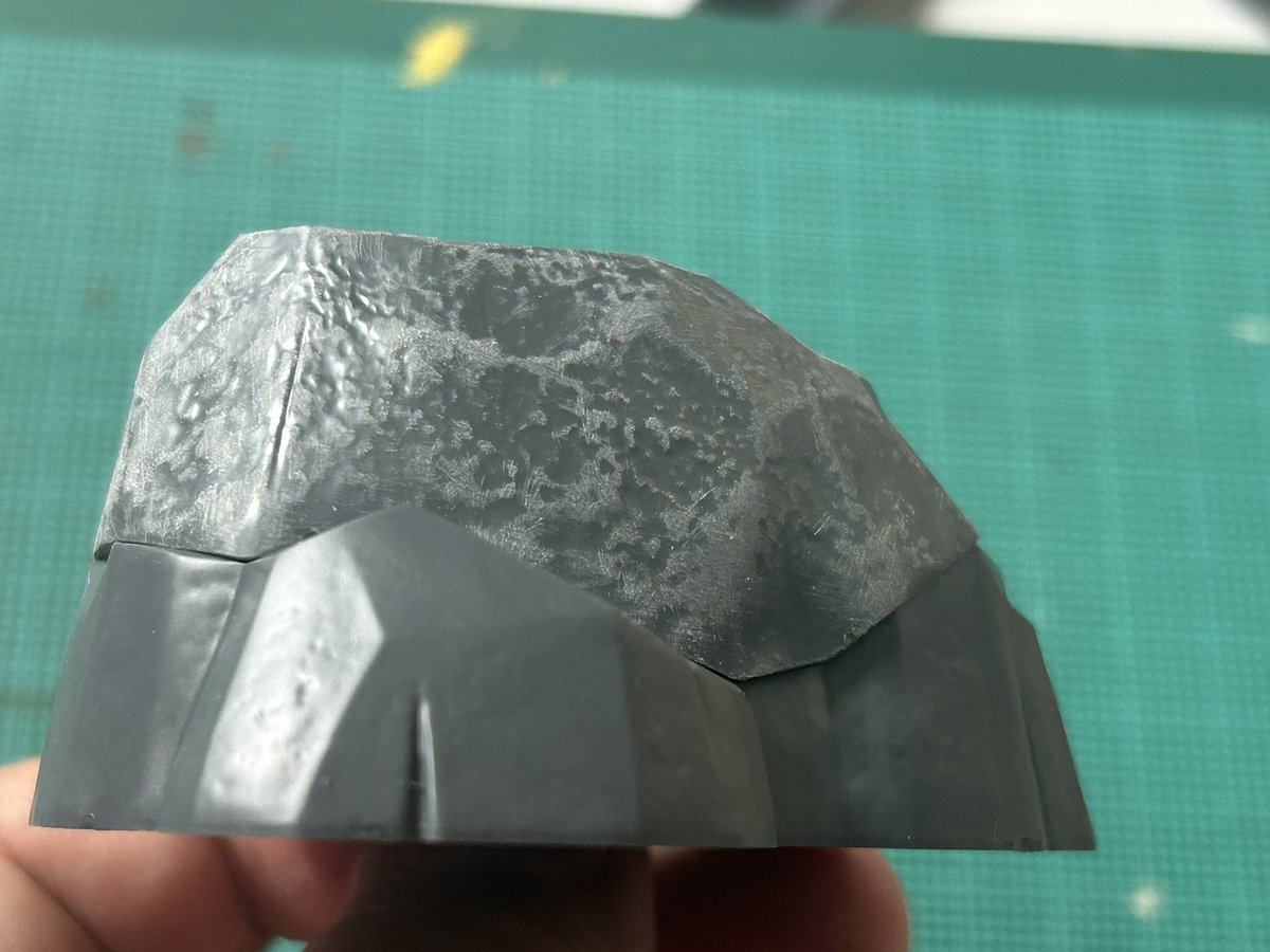 Qr8Zd's tweet image. #30MF
岩にストラクチャー、表面ヤスリがけするだけで雰囲気でますね(´∀｀)
上ヤスリあり
下ヤスリなし