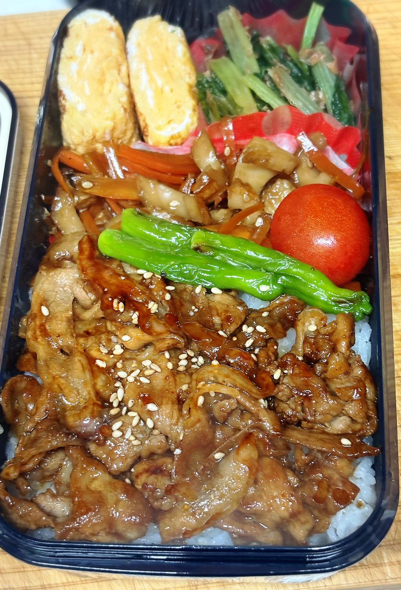 節約の為に昼ごはんは弁当を持参することにした
前日の夕飯は弁当のおかずのつまみ食いで済ますっ！