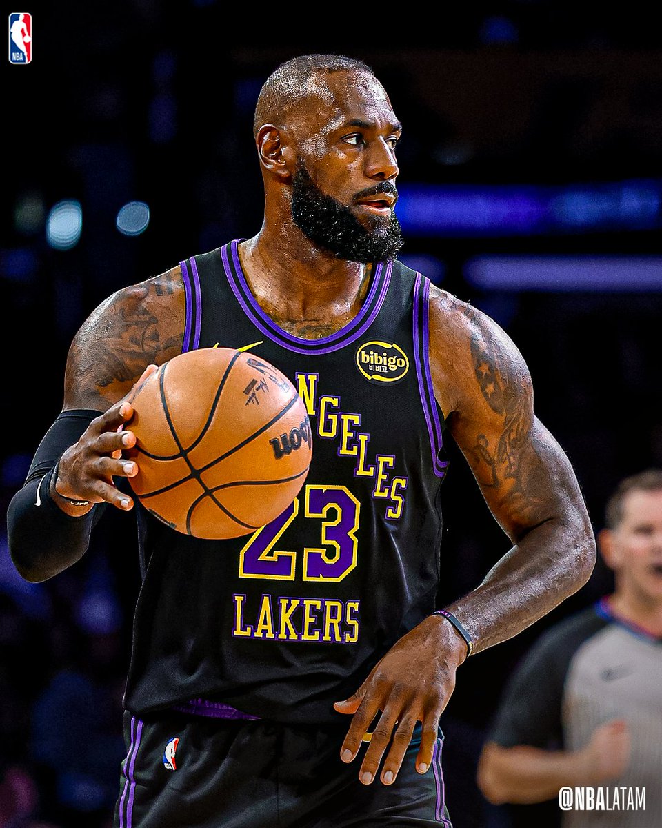NBALatam's tweet image. LeBron James es el primer jugador en la historia en jugar 23 temporadas en la NBA.

LEYENDA 👑