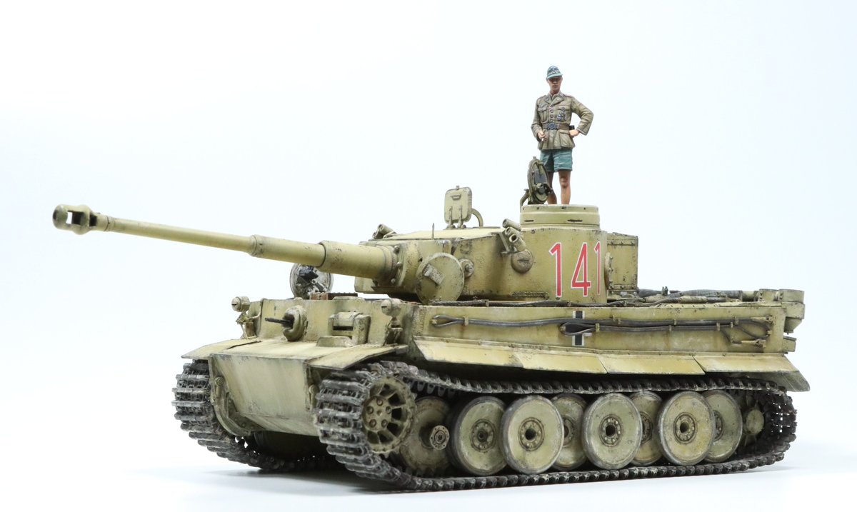 THeppokorin's tweet photo. ライフィールドモデル TigerⅠ 完成しました。
キット付属のエッチングを使用。
フィギュアはアルパイン製。

#RyefieldModel https://t.co/CkwxYzQlDA